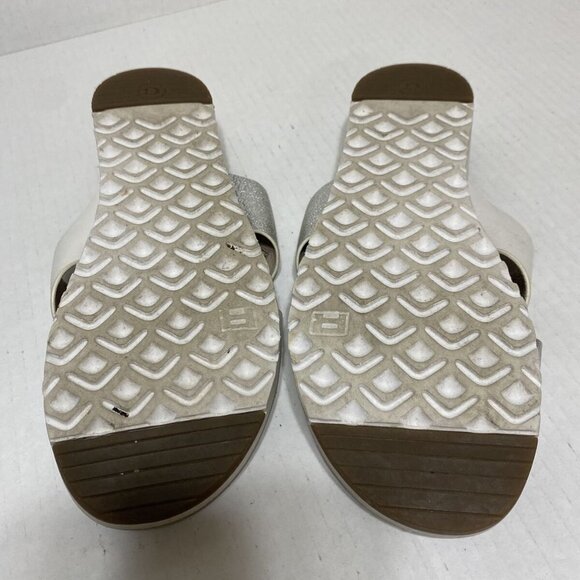 UGG Australia Flat sandals SILVER KARI METALLIC Women's Size 7 - Picture 8 of 8
